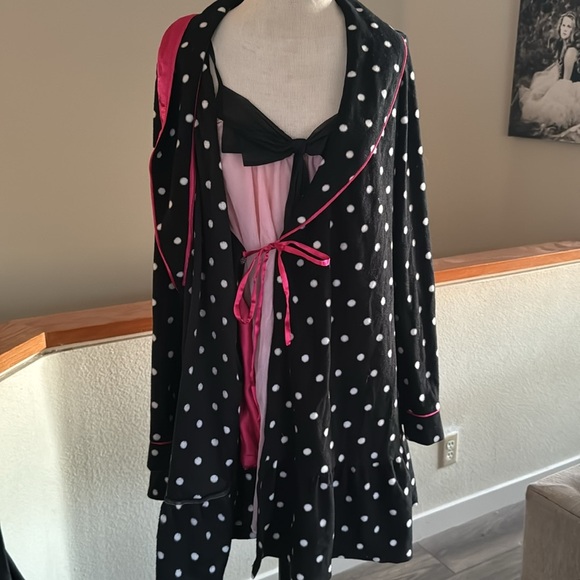 Betsey Johnson black and white polka dot short robe size medium with pink - Picture 2 of 12